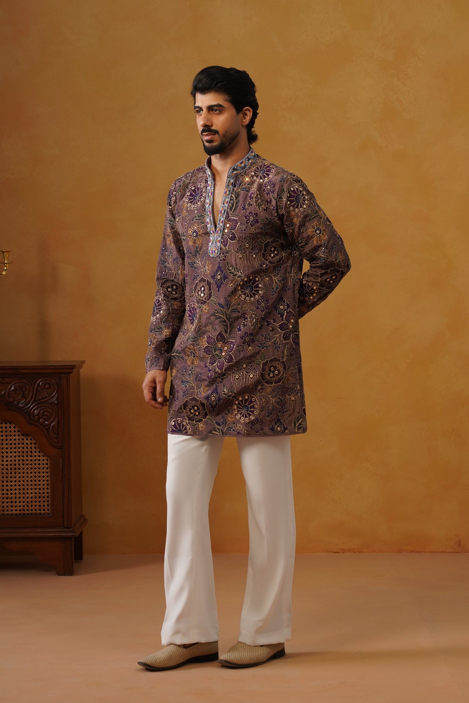 Zarqash Dusty Lavender Hand Embroidered V-Neck Kurta with Trouser