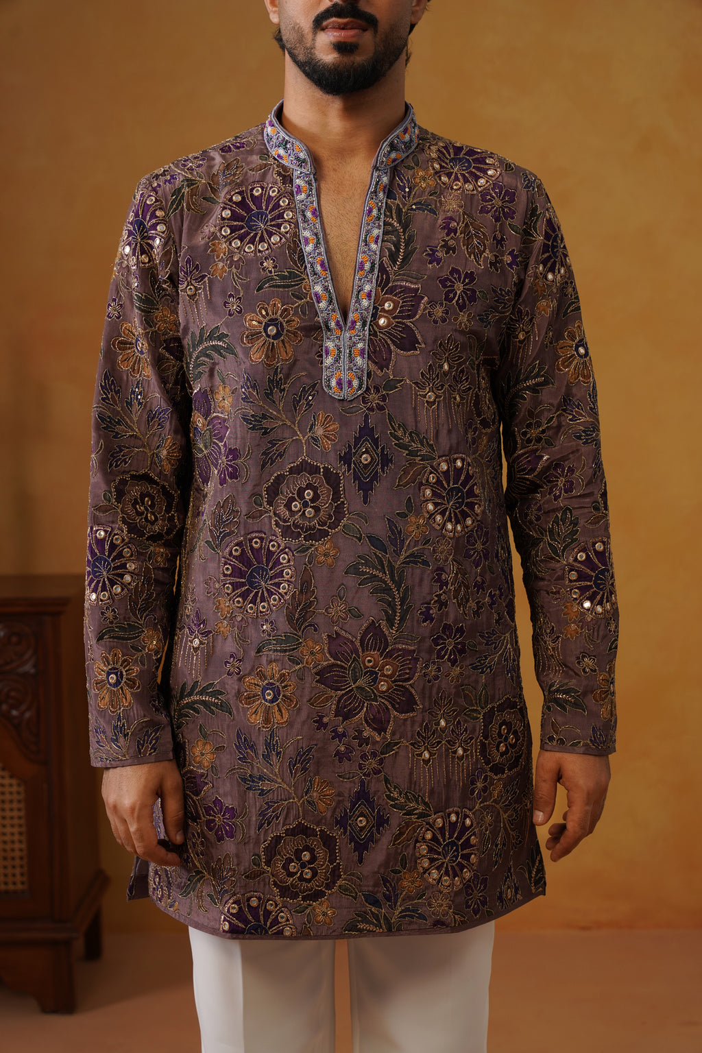 Zarqash Dusty Lavender Hand Embroidered V-Neck Kurta with Trouser