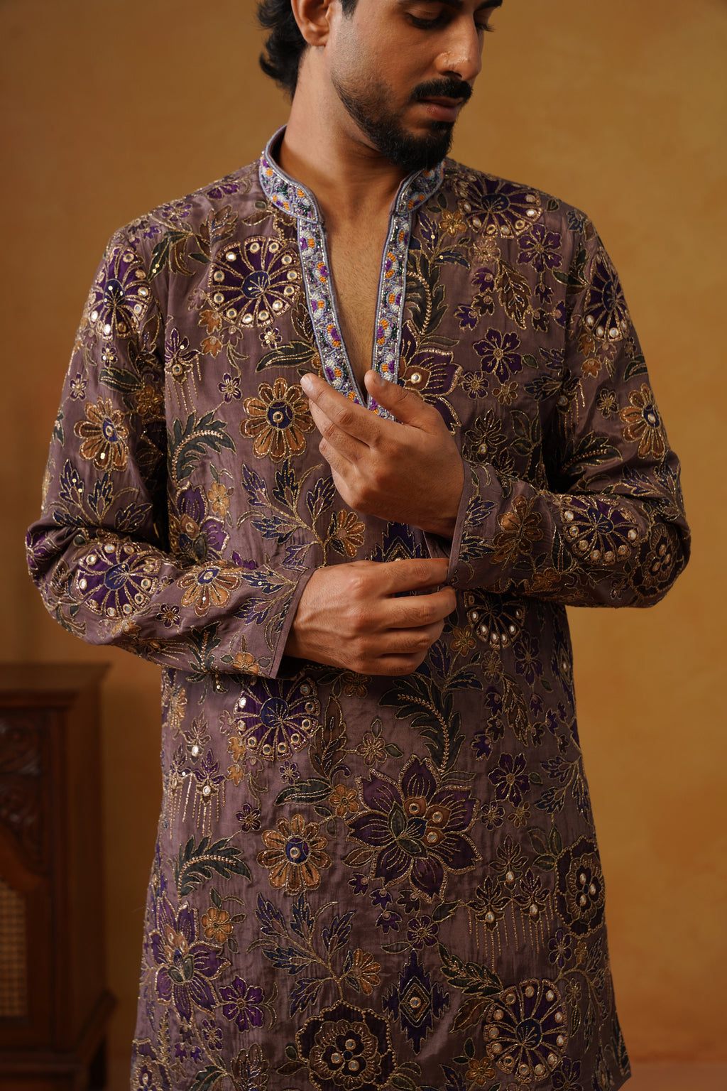 Zarqash Dusty Lavender Hand Embroidered V-Neck Kurta with Trouser
